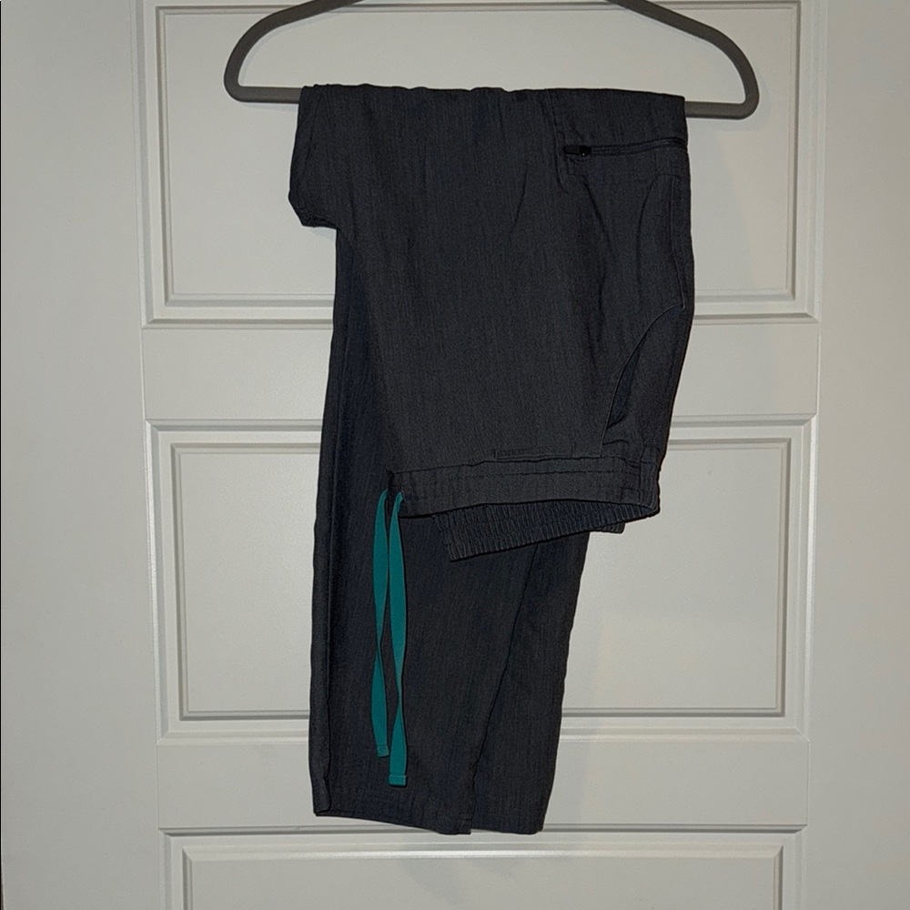 Figs large graphite yola pants
